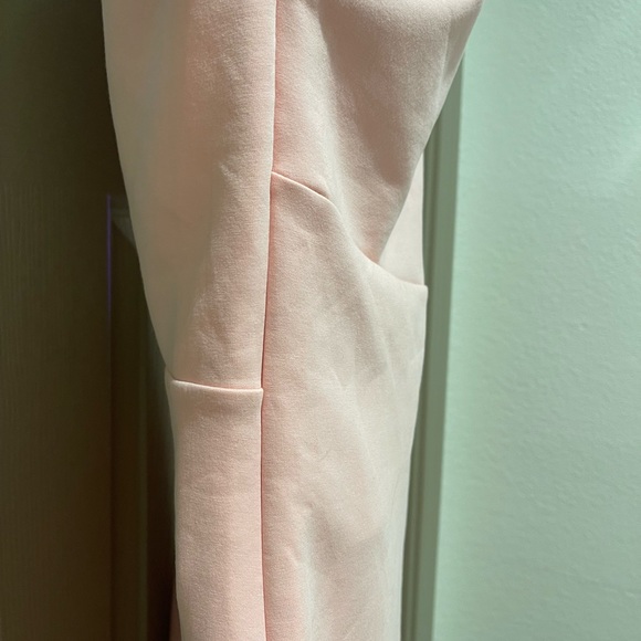Lulu’s pink One shoulder dress NWT Medium it’s a light pink good material. - Picture 8 of 10